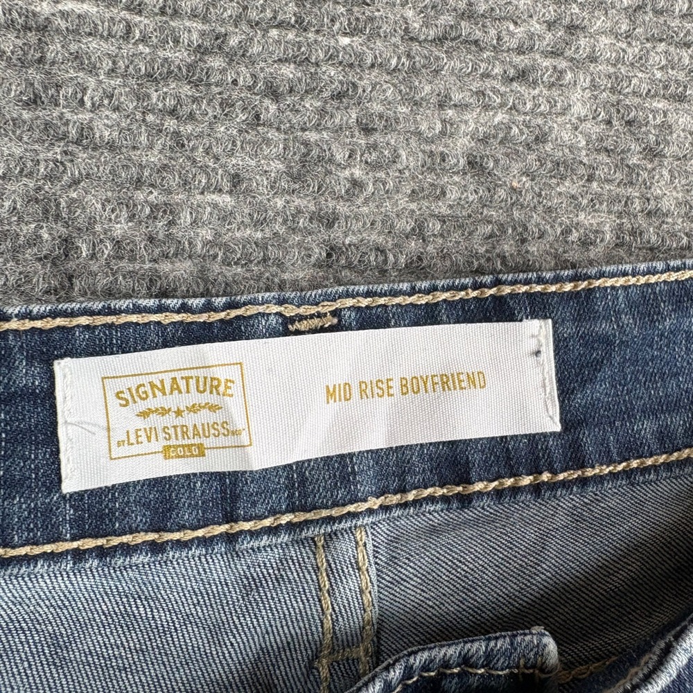 Signature by Levi Strauss Mid Rise Boyfriend Jeans Blue Medium Wash Size 14 W32 - Picture 3 of 7